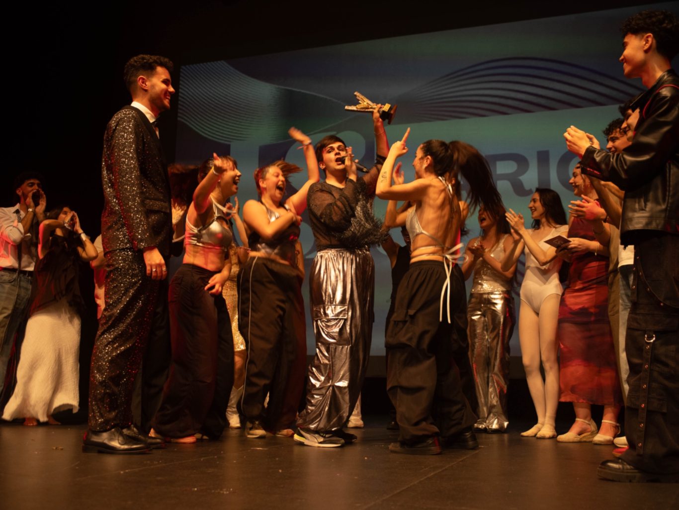 ArioM se proclama ganador